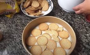 passo 04 Pavê Simples de Biscoito de Maizena