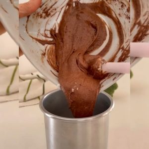 BOLO DE CHOCOLATE COM APENAS 2 INGREDIENTES