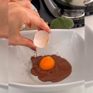 RECEITA DE BOLO DE CHOCOLATE COM POUCOS INGREDIENTES