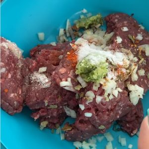 Hamburguer no pão assado com quiejo