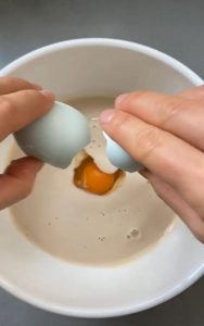 faça de modo rápido e fácil panqueca de banana