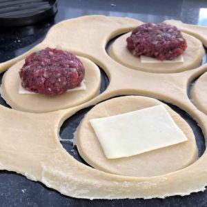 mini esfiha de Hamburguer assado