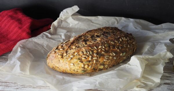 Receita de pão de grãos caseiro